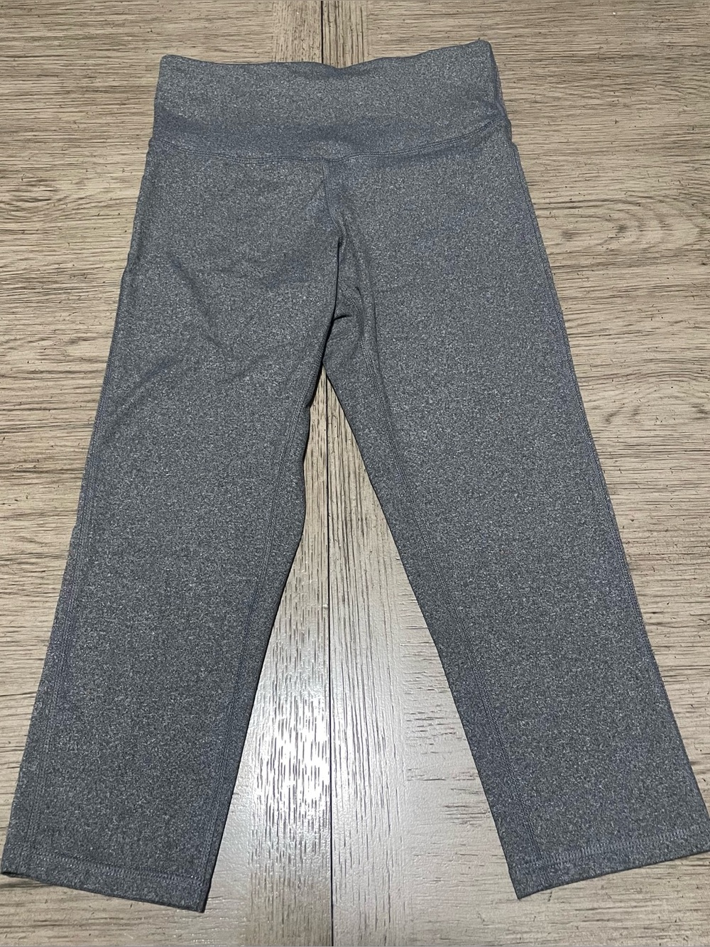 Champion women’s cropped leggings, high waist, size small, pocket in waist